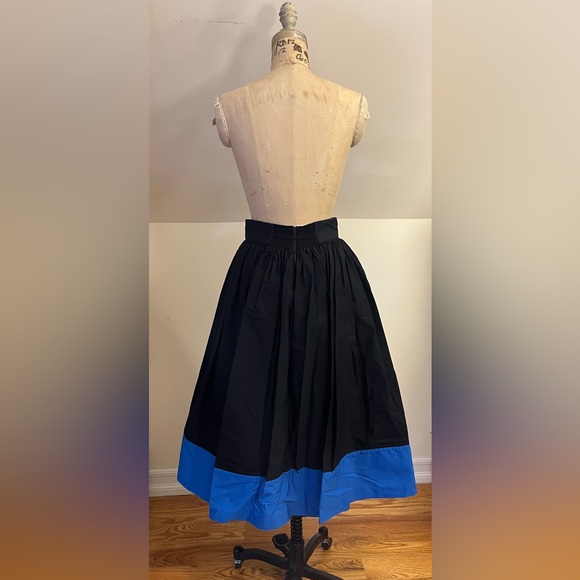 Alice + Olivia Nako A-line poplin midi skirt - Picture 4 of 7